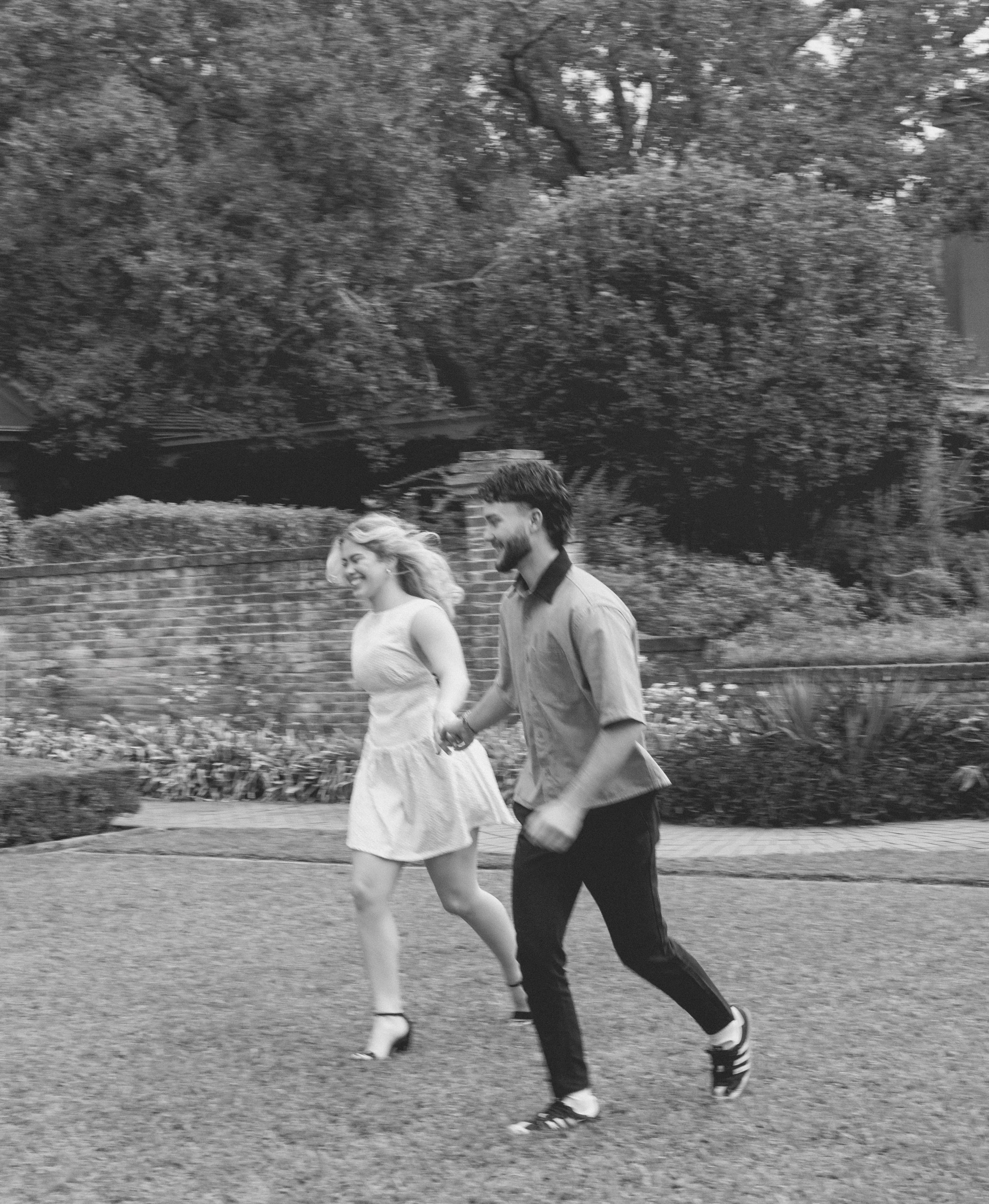 NOLA couples photographer at LongueVue Gardens in Metairie.