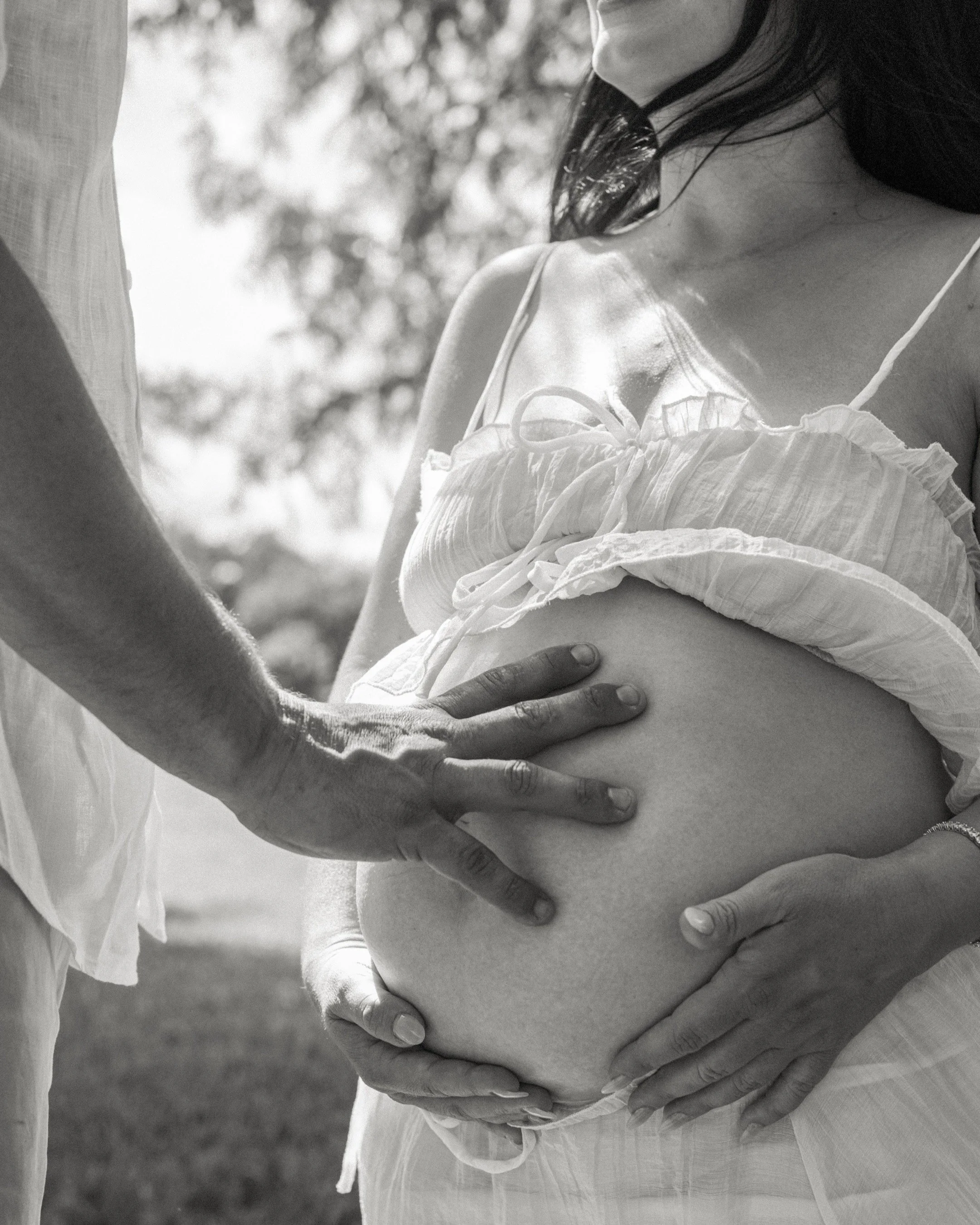 Intimate maternity session in New Orleans City Park with New Orleans family and couples photographer, Payne & Co.
