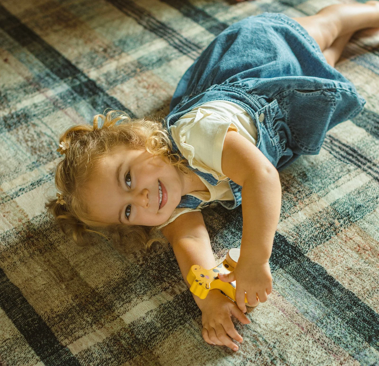 Relaxed portrait of a family at home in Destrehan, Louisiana, photographed with a natural lifestyle approach.