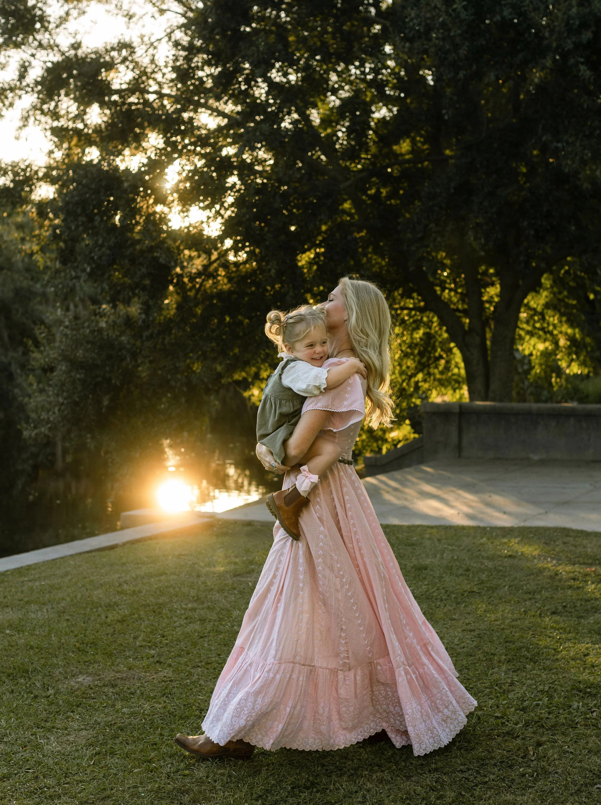 Payne & Co. offers couples photos throughout NOLA and the surrounding areas.