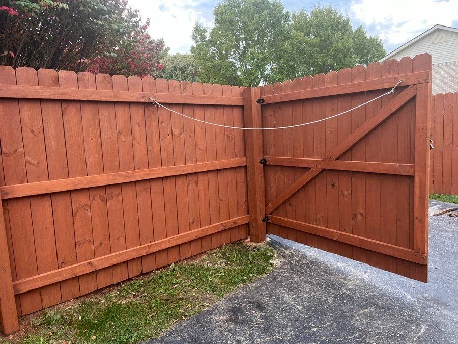 redwood-fence-berea