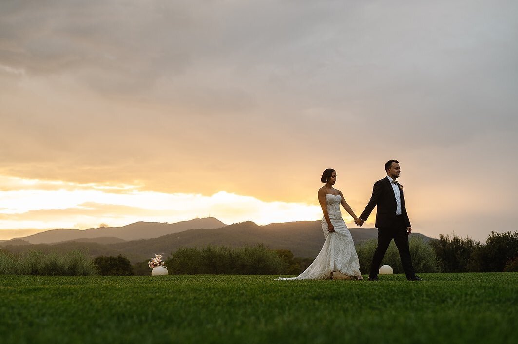 Lost in the sunset, found in love. Surrounded by Girona's landscapes, their forever began✨💍🌿🌅 
.
.
.
📸: @witekphotography @nikhilshastri 
.
.
.
#luxuryweddingsbarcelona #wedding #luxurywedding #luxury #luxuryvilla #luxurylifestyle #luxurylife #lu