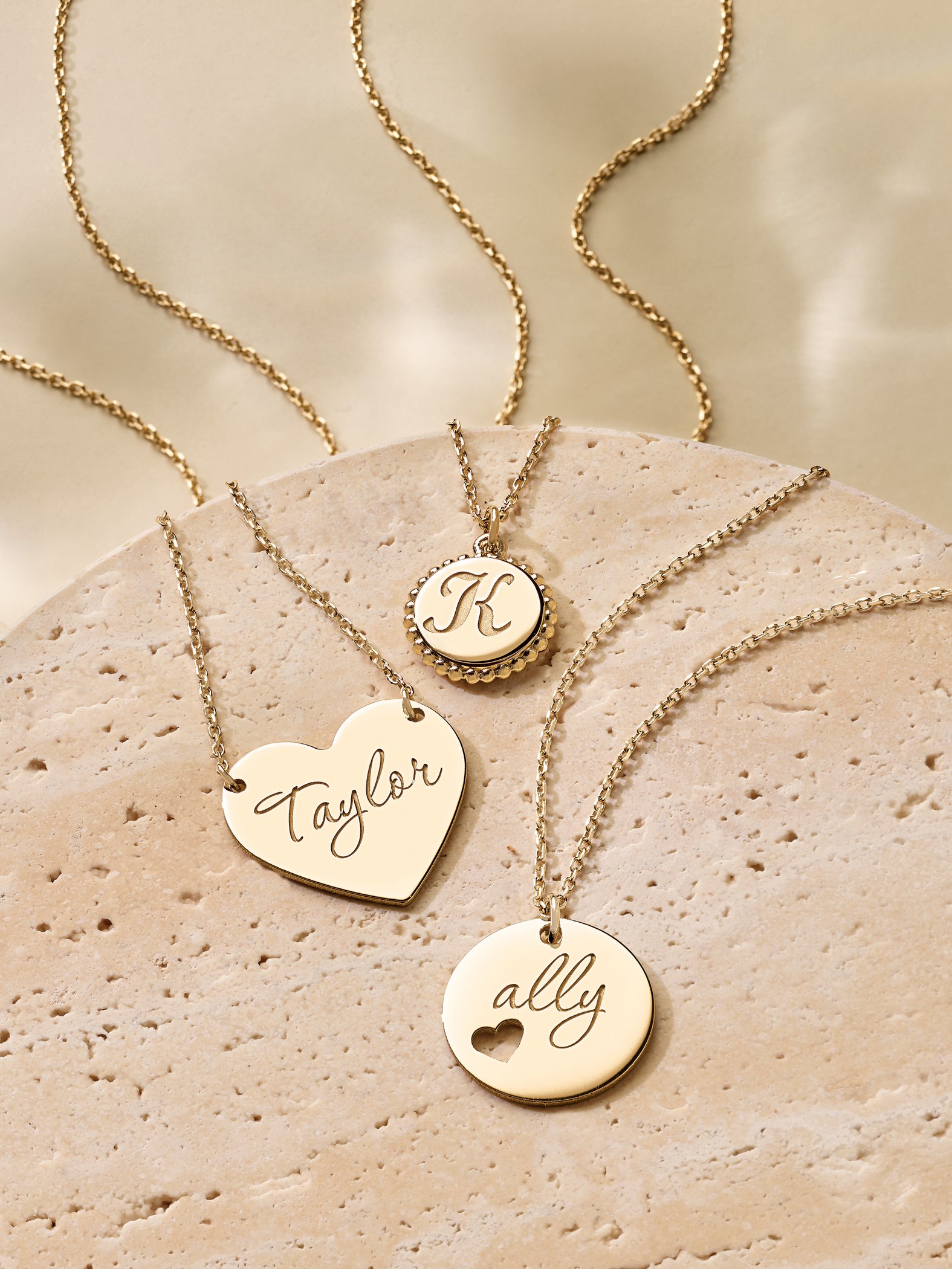 ✨ Engraving Jewelry for the Holidays: The Gift That Lasts a Lifetime