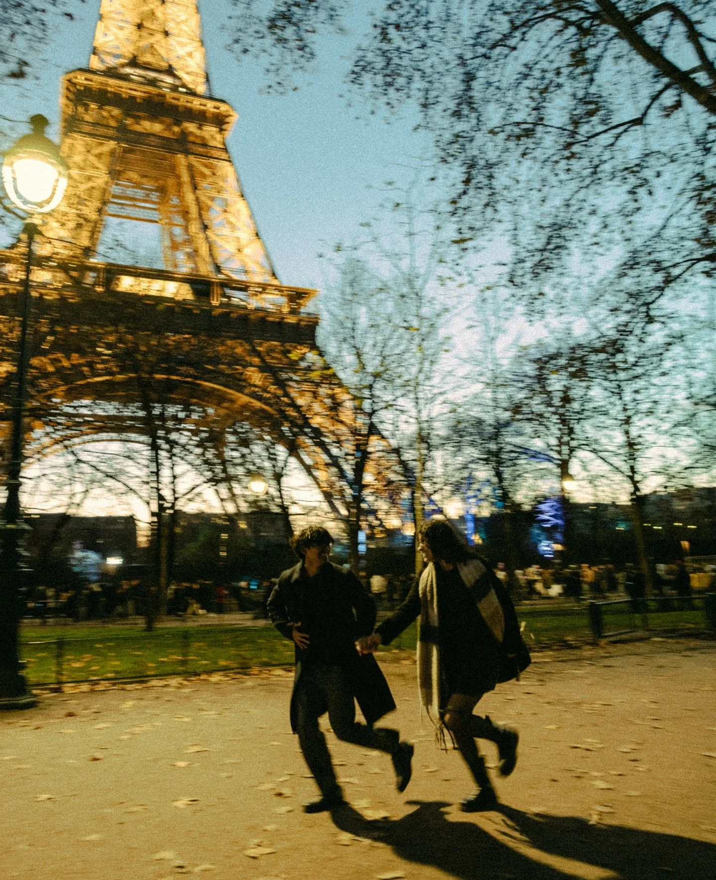 a december evening in the city of love 💫

[paris, paris france, Paris photoshoot, Europe, Europe travel, Europe couples photoshoot, European summer, euro summer]