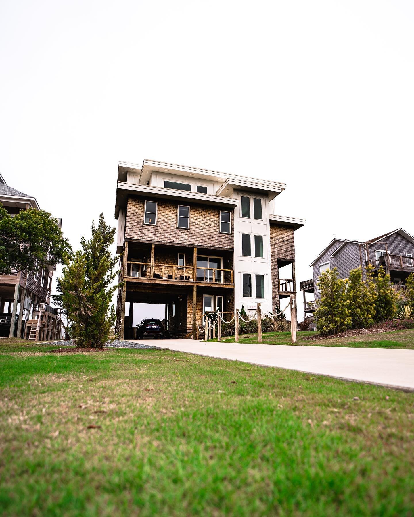 Life by the ocean ✨

This Outer Banks vacation stay features multiple full bathrooms, comfortable bedrooms, and the most relaxing living areas while sitting right in front of the Atlantic Ocean 🤩

Would you stay here for an Outer Banks vacation? 👀
