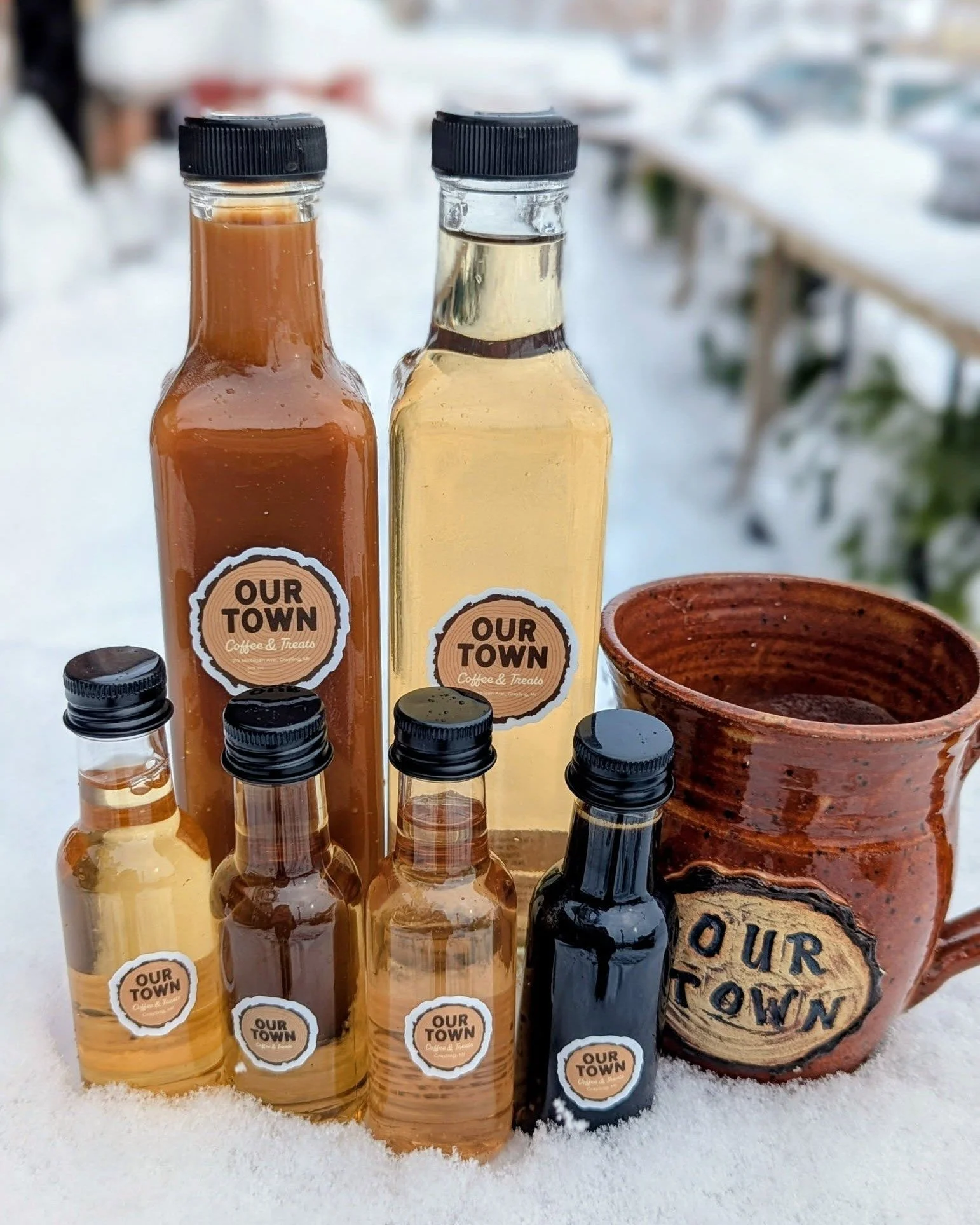 Spoil someone this holiday season with our signature homemade syrups. 
✨ Full-size bottles in Caramel &amp; Vanilla
 ✨ Stocking stuffers in  2 packs of Brown Sugar &amp; Vanilla or 4 packs of Brown Sugar, Vanilla, Mint &amp; Lavender
Perfect for teac