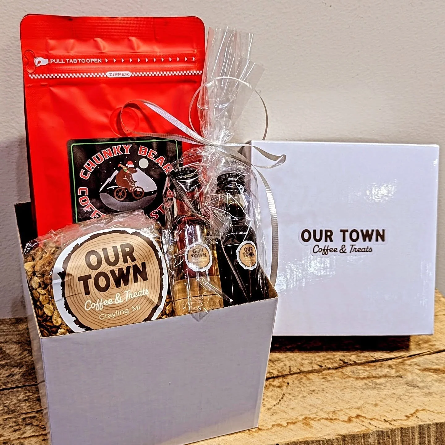 The gifts keep coming. The perfect morning pick-me-up, packaged in a gleaming white gift box. One bag of our limited edition holiday blend coffee, fresh-made granola and vanilla and brown sugar syrup to sweeten the deal.

#holidaygifts #giftideas #sh