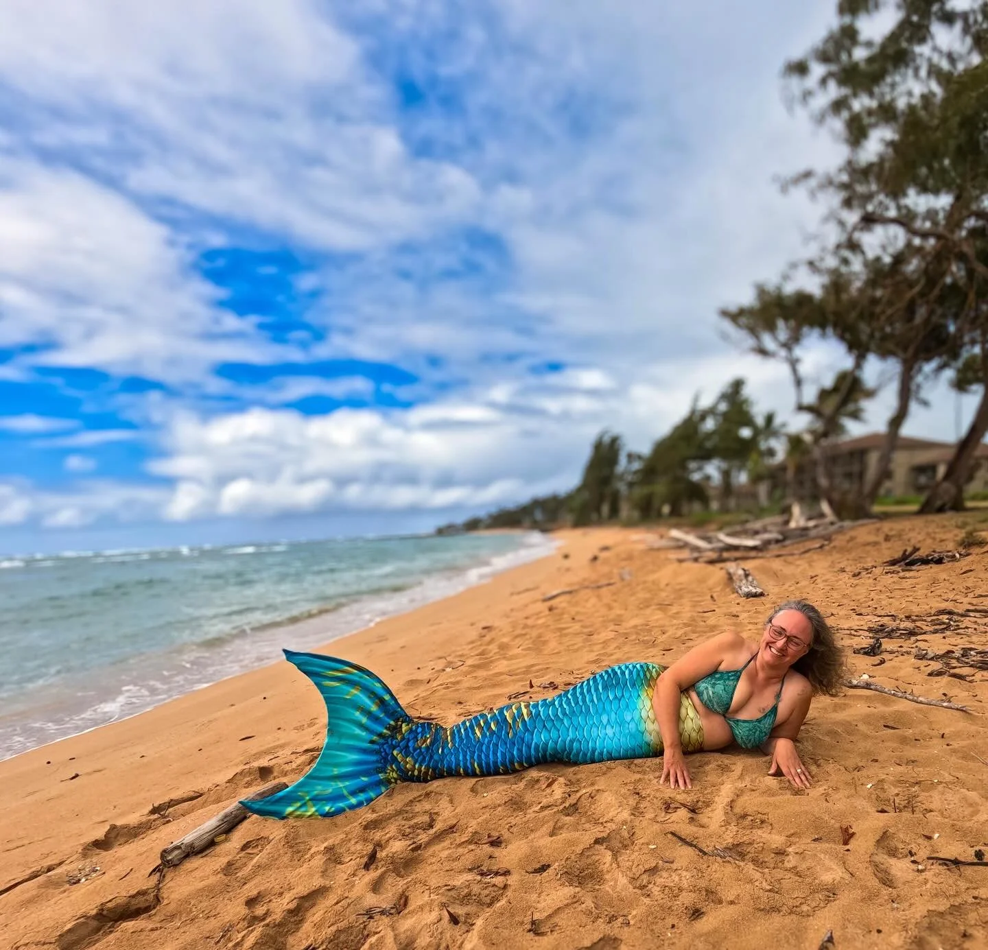 One of the joys of having a 🧜&zwj;♀️ school is seeing the beautiful transformation that occurs when people try on a tail for the first time. I had the privilege of witnessing this with my writer friend @alisha.drabek recently &amp; it was so lovely 