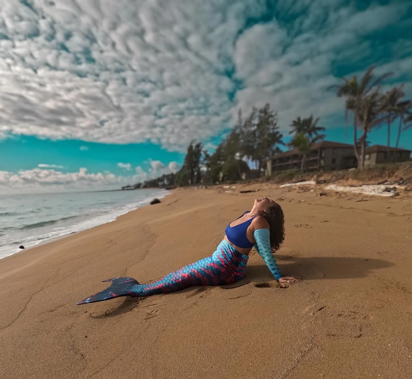 She decided to throw all caution to the wind &amp; embody the true sense of self she had been yearning to experience her whole life.

As that clouds morphed &amp; changed shape, dancing in their teal blue sky, she dared to LIVE LARGE. 🕊️ 

Trying a 