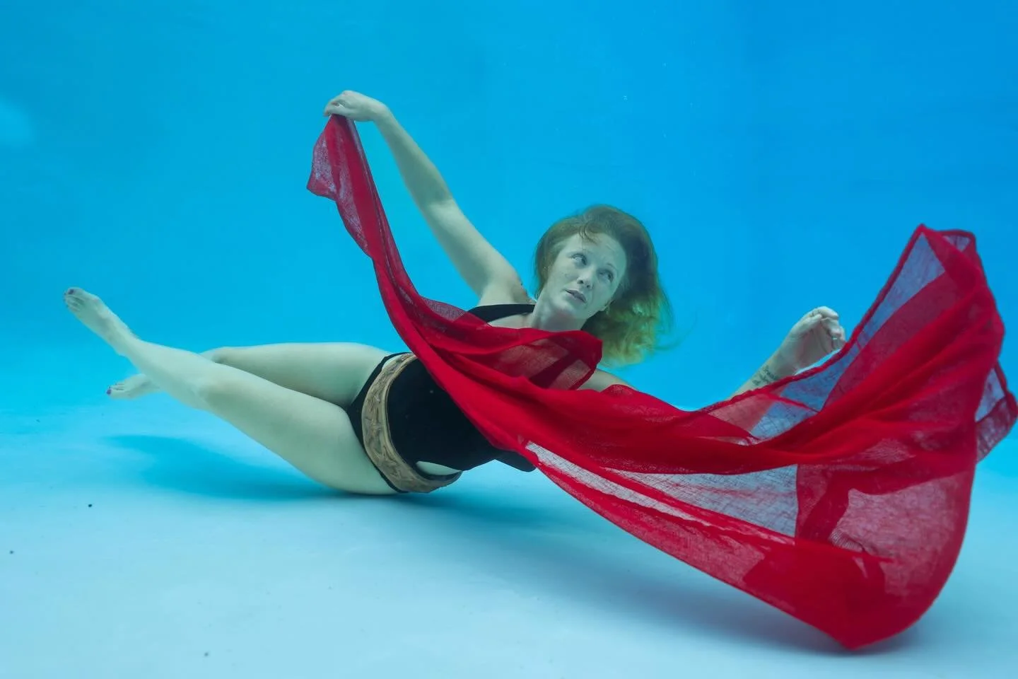 🌹 Okay friends, I&rsquo;m being brave by sharing this photo here! I&rsquo;ve been exploring underwater portrait photography &amp; being on the other side of the camera. This is an exciting shift for me, as for years I&rsquo;ve been the model, now I&