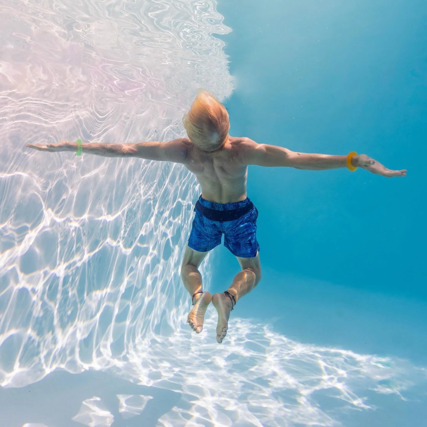 💦 Surrender 💦 

There is something about totally surrendering your body, mind &amp; spirit to the essence of water that can be truly liberating to the soul. 

@alexisdancing_ did an underwater portrait photography session with me recently &amp; def