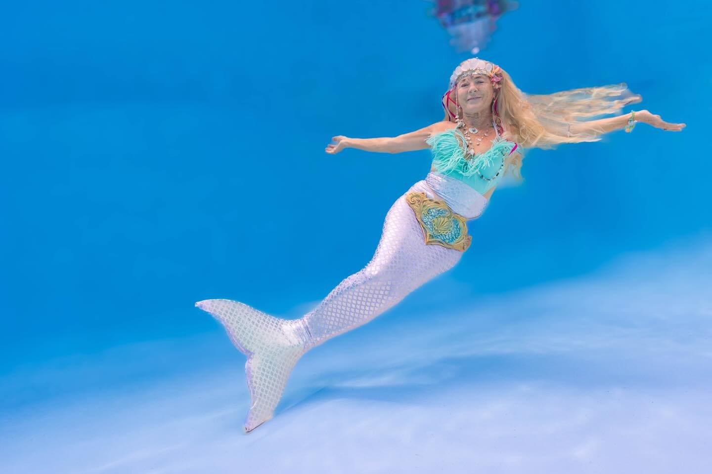 The beauty of life is learning how to embrace and open to all of it&rsquo;s mysterious gifts, seen and unseen. 🙌🏽

This beautiful merqueen @estellethemermaidchefkauai does this so very beautifully! She is a talented chef on island and has even writ