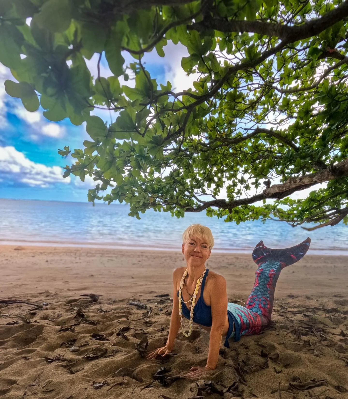 🧜&zwj;♀️ It was such a joy to teach this lovely being @kyra.finley.creates her first mermaid lesson recently! She was a totally natural! 🦋

Look at that smile! 🌞 

It is truly a blast to witness the ✨ JOY ✨ that is evoked from introducing a mermai