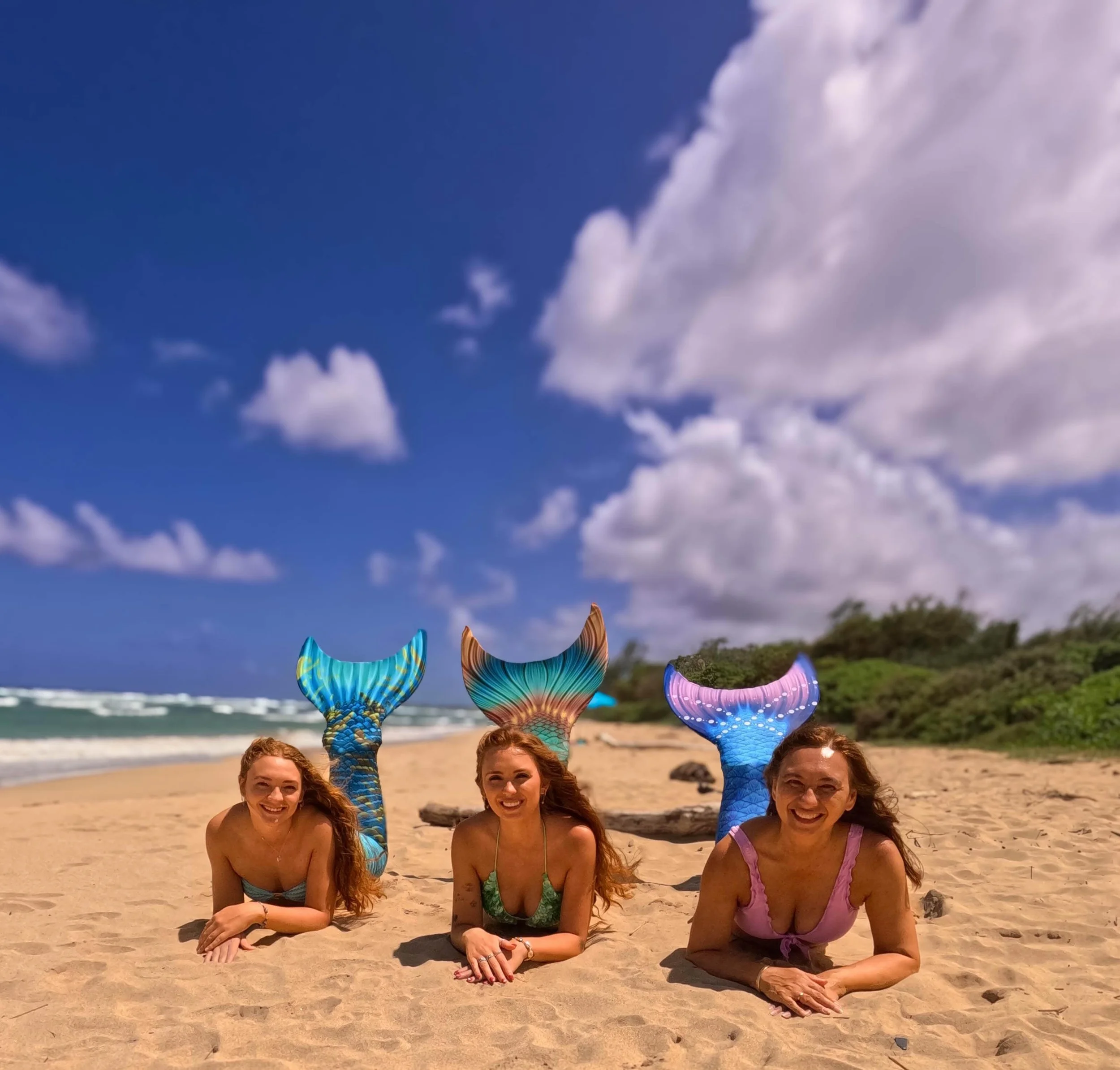 🧜&zwj;♀️ I recently had the honor to photograph &amp; teach a mermaid lesson to two sisters &amp; a mother here on Kaua&rsquo;i, Hawaii.

It was so sweet to see their bond together &amp; witness them in their natural mermaid selves frolicking around