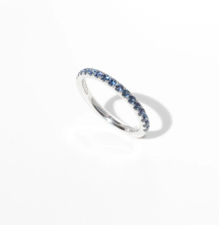 18CT SAPPHIRE BAND
