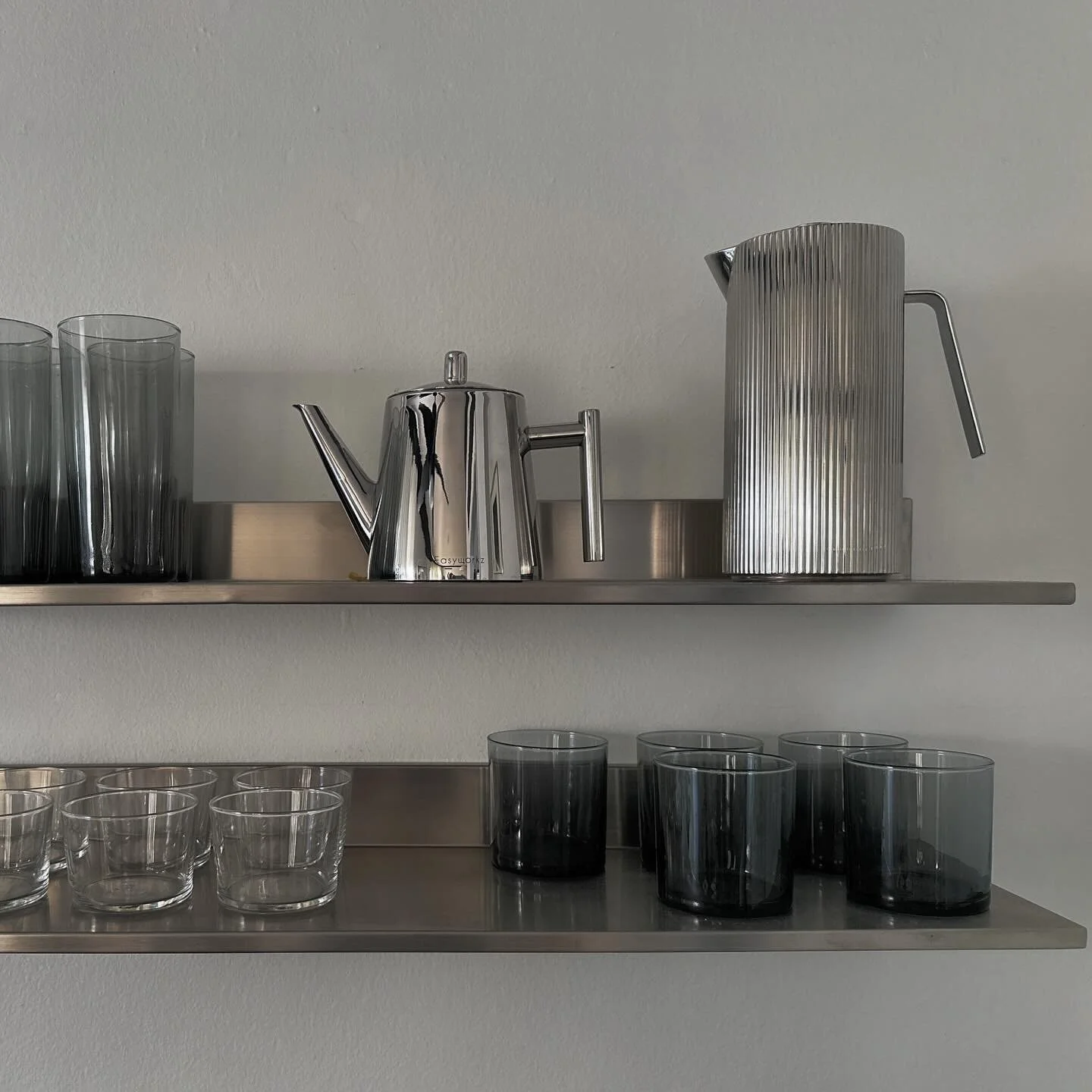 A little #shelfie. I love the bold and elegant design of this @georgjensen French Press.