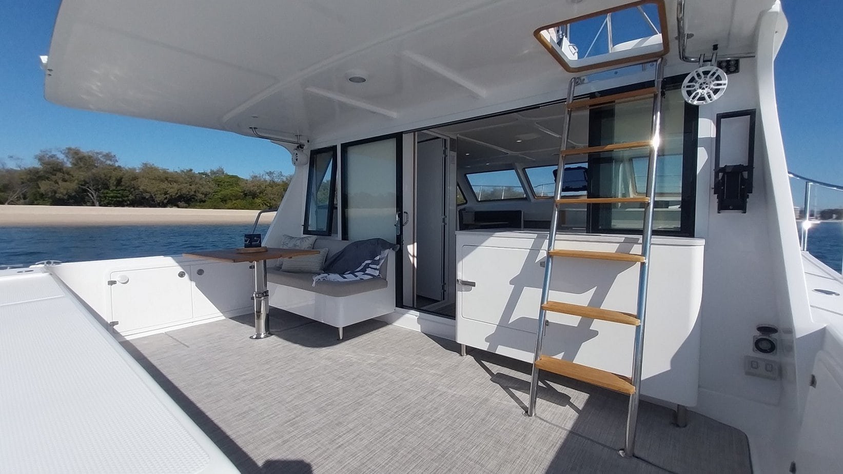 Scimitar Power Catamaran