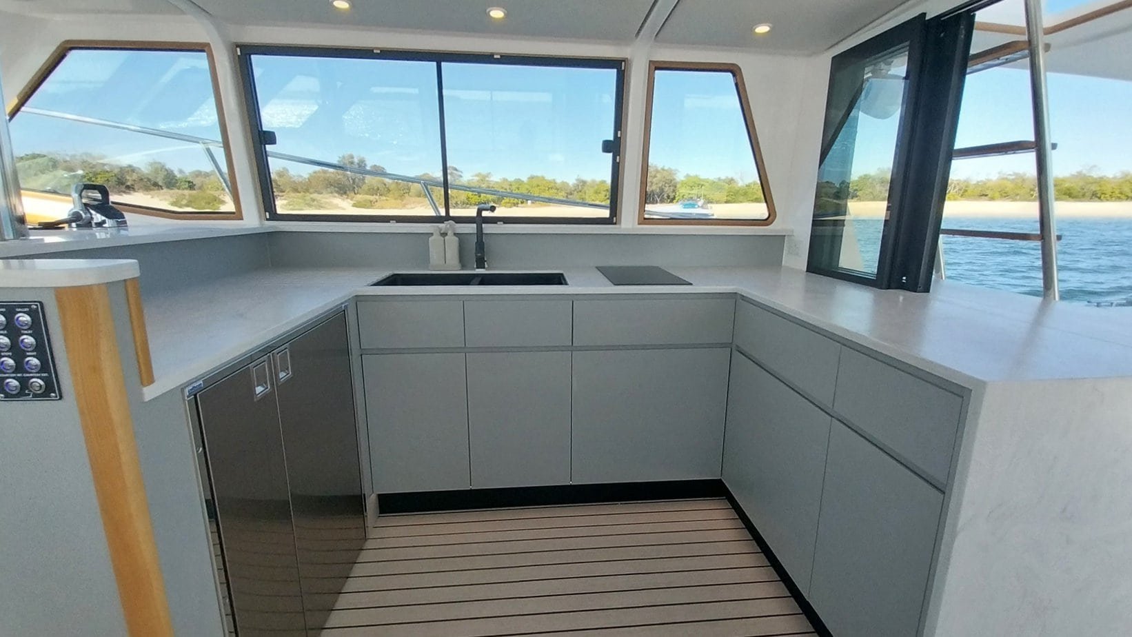 Scimitar Power Catamaran