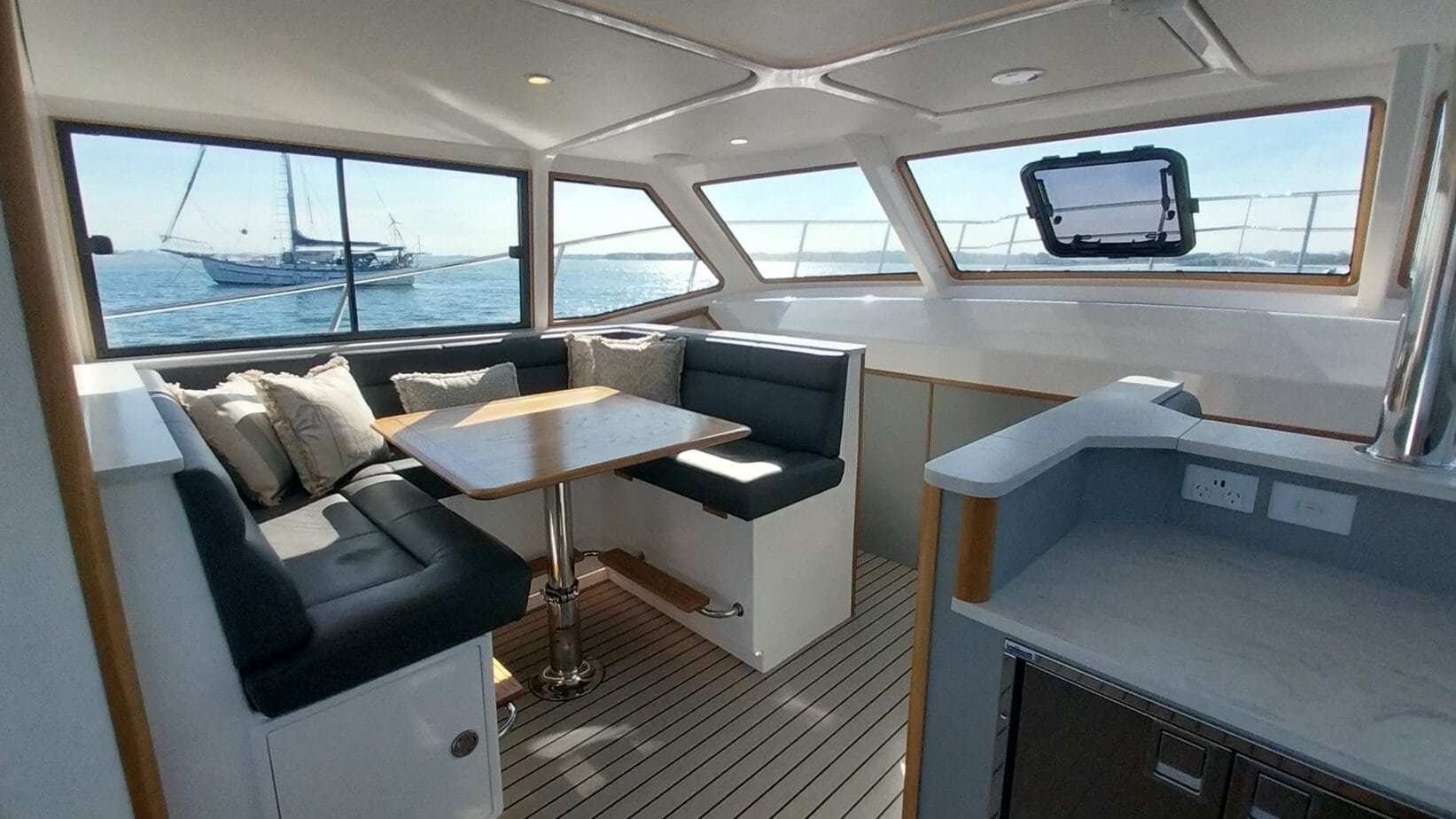 Scimitar Power Catamaran