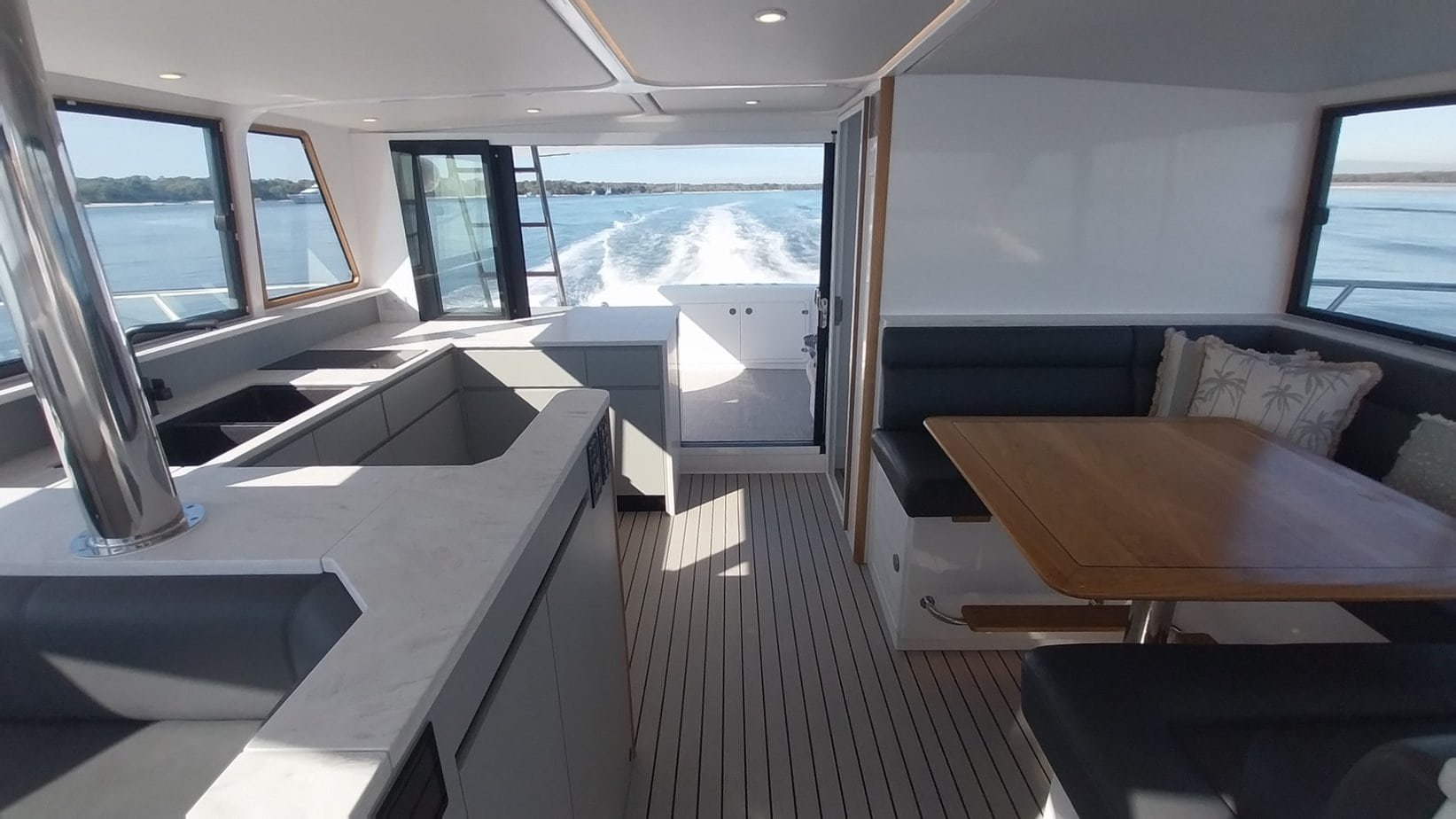 Scimitar Power Catamaran
