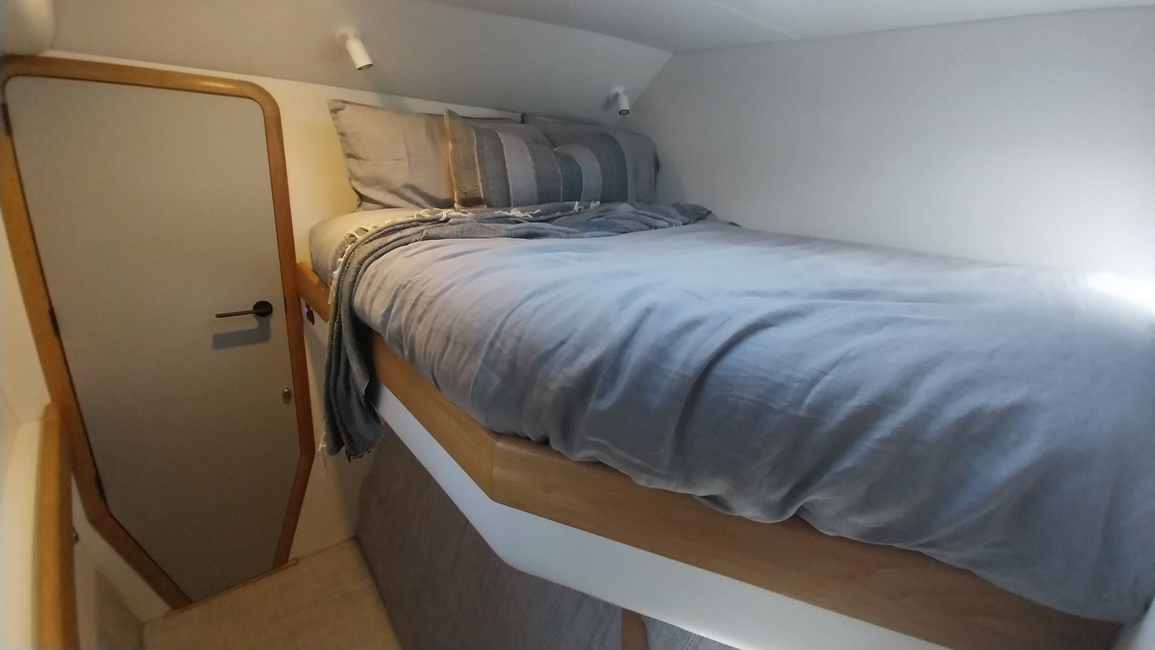 Scimitar Power Catamaran