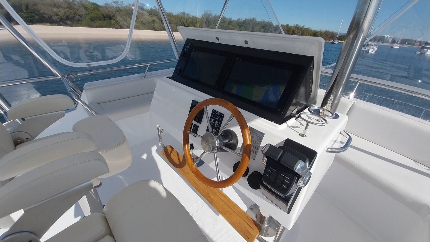 Scimitar Power Catamaran
