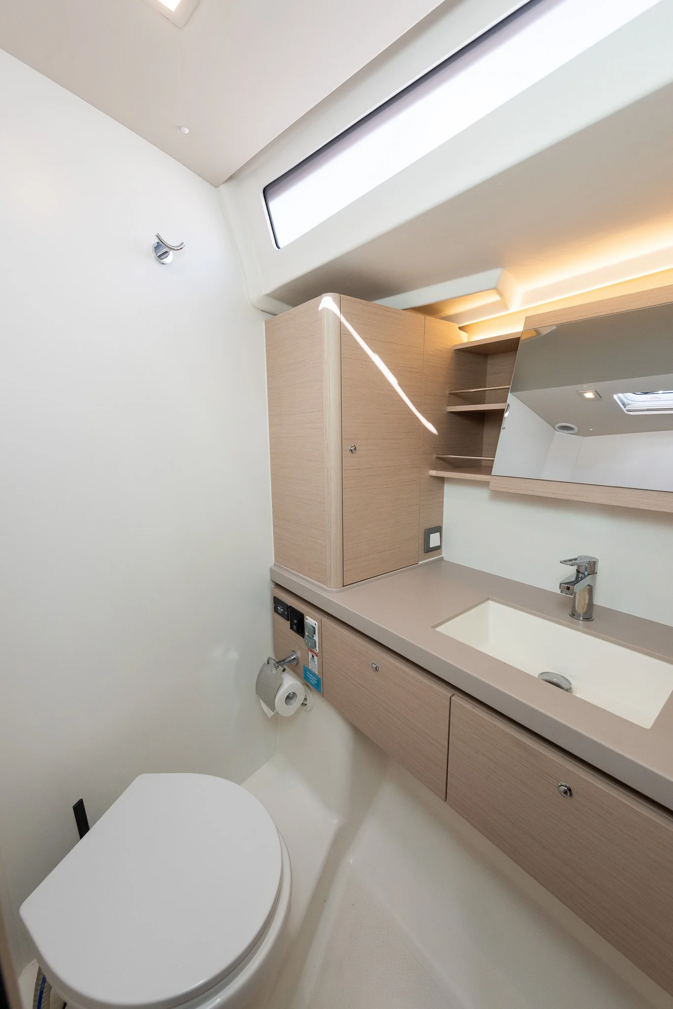 Oceanis 51.1-42.jpg