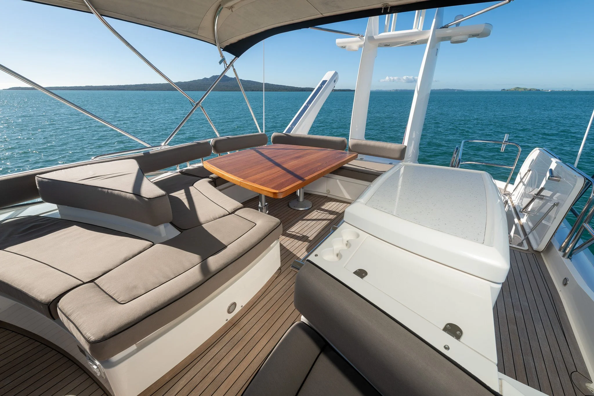 Squadron 78 - Fort Lincoln22 flybridge saloon.jpg
