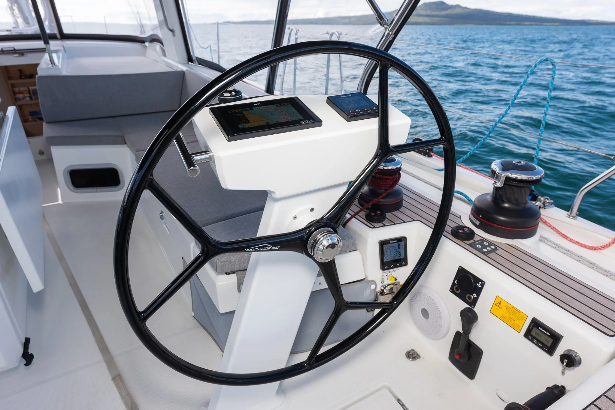 Oceanis 51.1-31.jpg