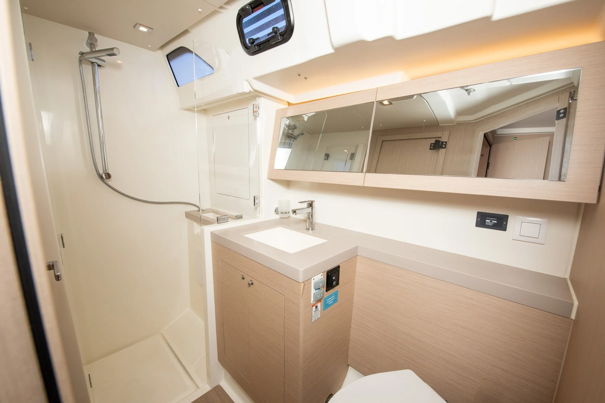 Oceanis 51.1-38.jpg