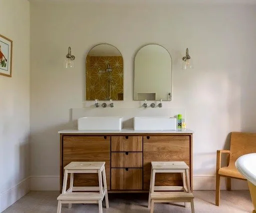 This stunning double vanity is the perfect addition to any bathroom! 🪞 Love the way the arched mirrors and unique stools add a touch of personality to this minimalist vanity.

Via Homes and Gardens
.
.
.
#hamiltoncabinets #hamiltonkitchens #hamilton