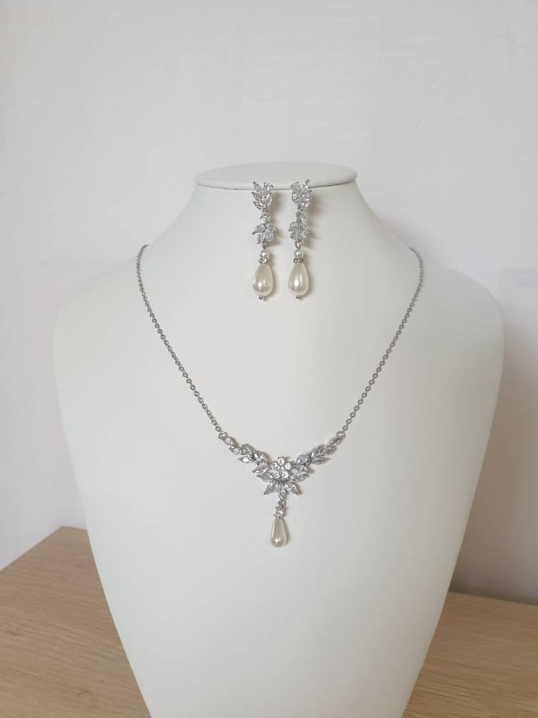 https://i.etsystatic.com/34764417/r/il/017864/4111116804/il_fullxfull.4111116804_hj82.jpg