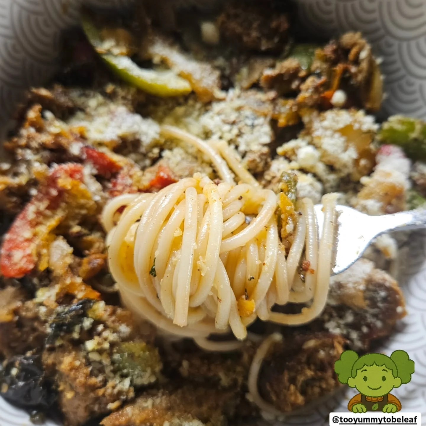 Just gonna leave these here 😌✨
📸 A little food dump from the past few days:

🥢 Rice noodle salad with crunchy veggies
🍛 Veggie curry that hit just right
🍝 Mediterranean pasta with balsamic, mushrooms &amp; peppers

Nothing fancy, just good vibes