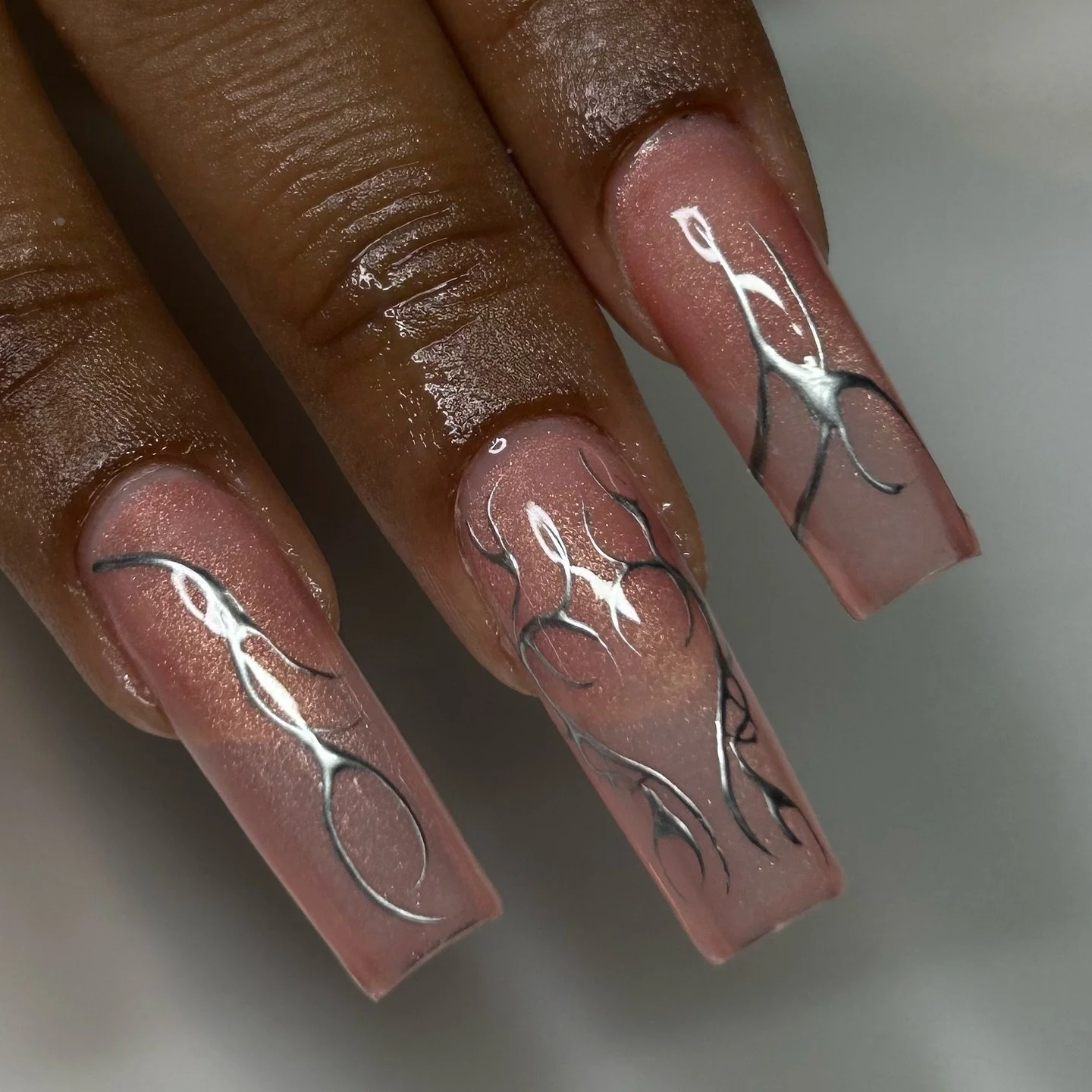(人&acute;&forall;｀)．☆ used : rose gold ( cat eye ) + say less for the base both from @moneyfornails with @sofiglaze chrome
