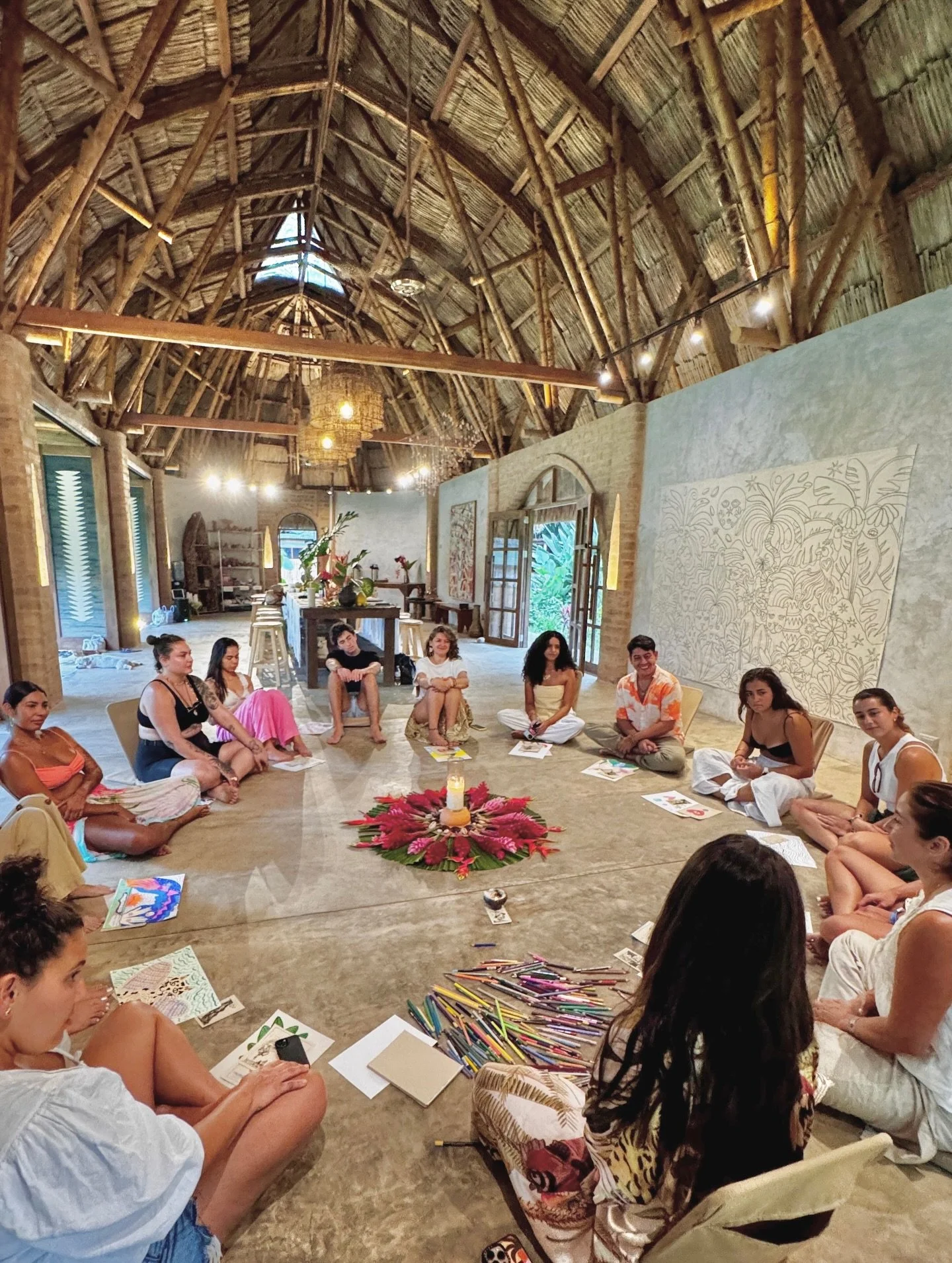 💗Leona Rose en la Casa de Creaci&oacute;n 💗

Este inicio de a&ntilde;o tuvimos la dicha de recibir en Casa de Creaci&oacute;n a Leona Rose @leonarose artista visual y muralista francesa, que investiga el color, el s&iacute;mbolo y las formas en que