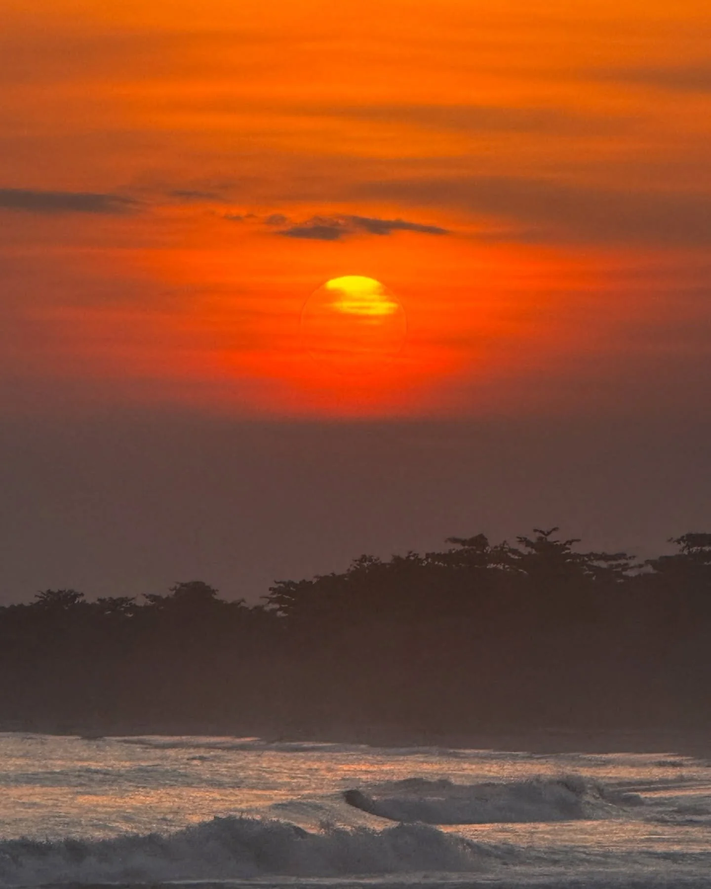 Feliz equinoccio ✨

Hoy la madre tierra nos regalo el m&aacute;s hermoso amanecer, marcando el inicio de un nuevo ciclo y la naturaleza tan perfecta nos pint&oacute; en colores la esencia de esta nueva energ&iacute;a que llega con el eqqinoccio ✨

En