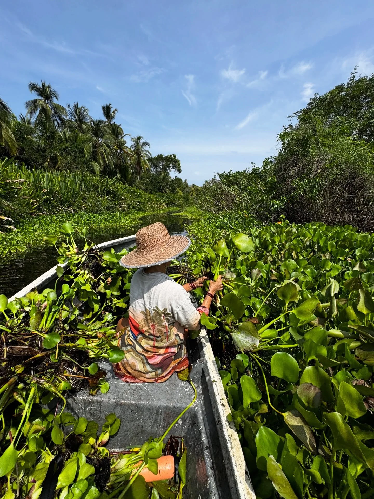 Guardianes del agua, guardianes del coraz&oacute;n del mundo ✨🌊

Que hermosura reconocernos como parte de este tejido vivo&hellip; que caminamos un territorio bendecido por el mar, los r&iacute;os, los manglares y nuestra amada madre vieja. Aqu&iacu