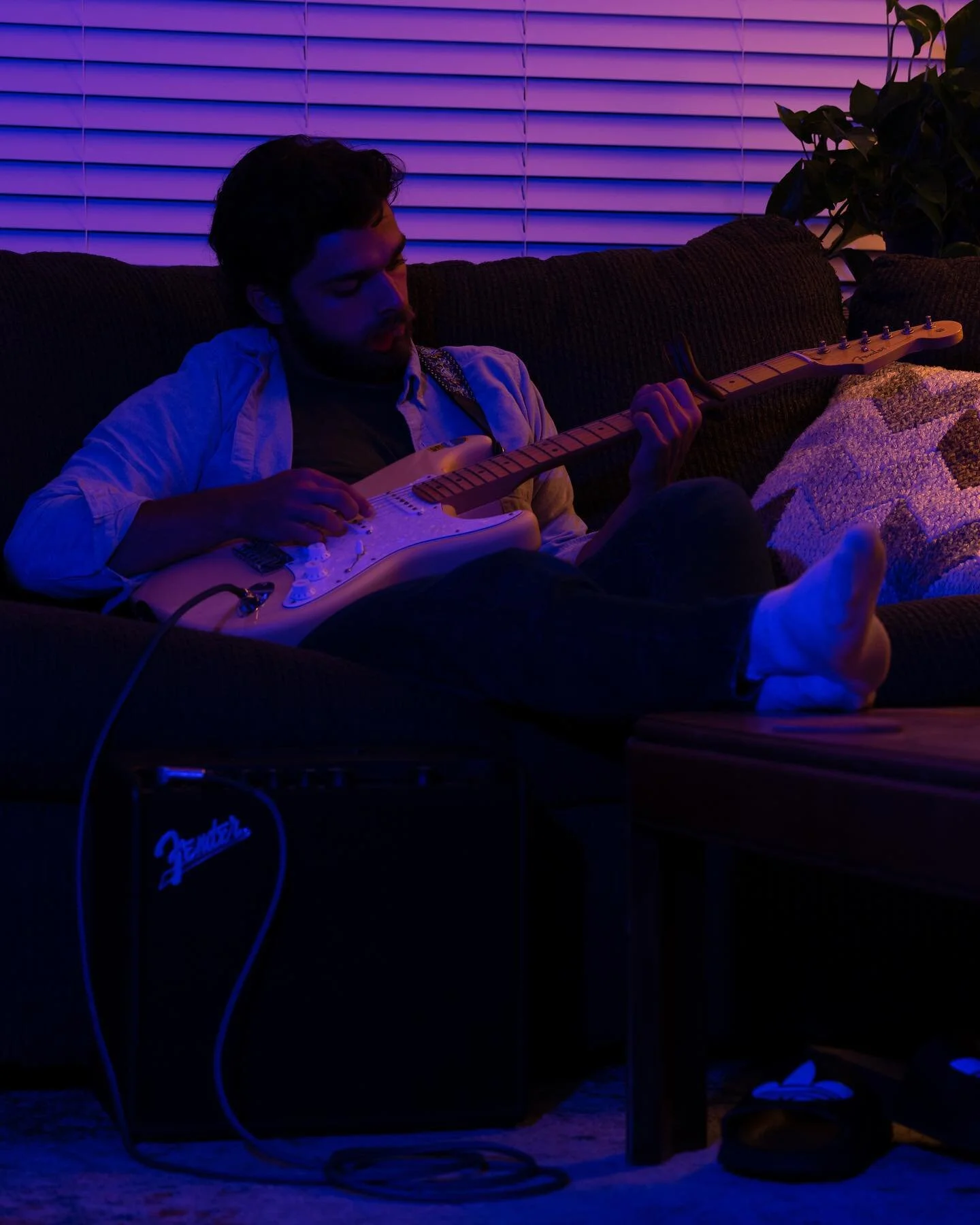 Any guesses as to what he was playing?
.
.
.
.
. 
Sony A7 II with Samyang 85mm f1.4
ISO 500, 85mm, f/5.6, 2.0sec
#sonyalpha #guitar #fenderstratocaster