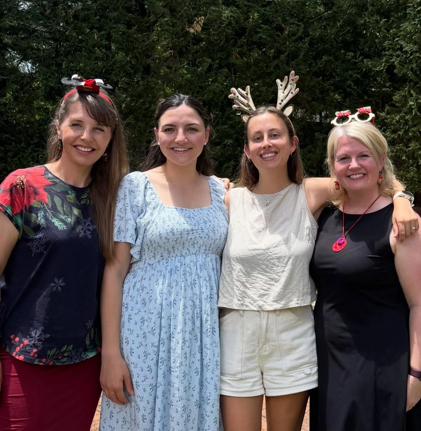 Our Thoughts, Love &amp; Hugs Surround You All This Christmas 🎅🏻🎄🤩&hearts;️. 

We hope that wherever you are, and whoever you are with&hellip;.that you feel loved, supported &amp; cared for this Christmas ✨&hearts;️. 

Take Care &amp; Big Love,

