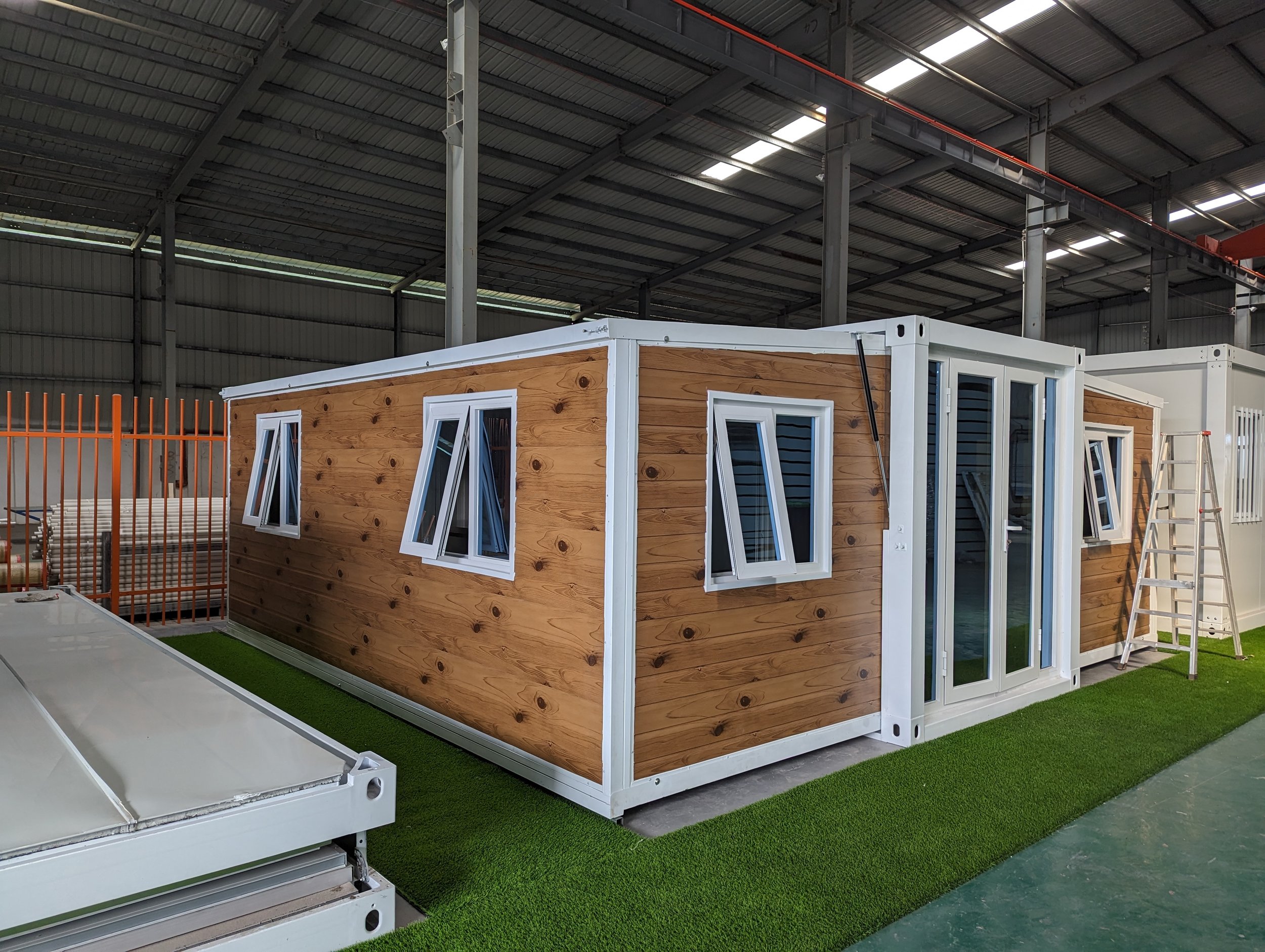 expanding house 20ft 1.jpg