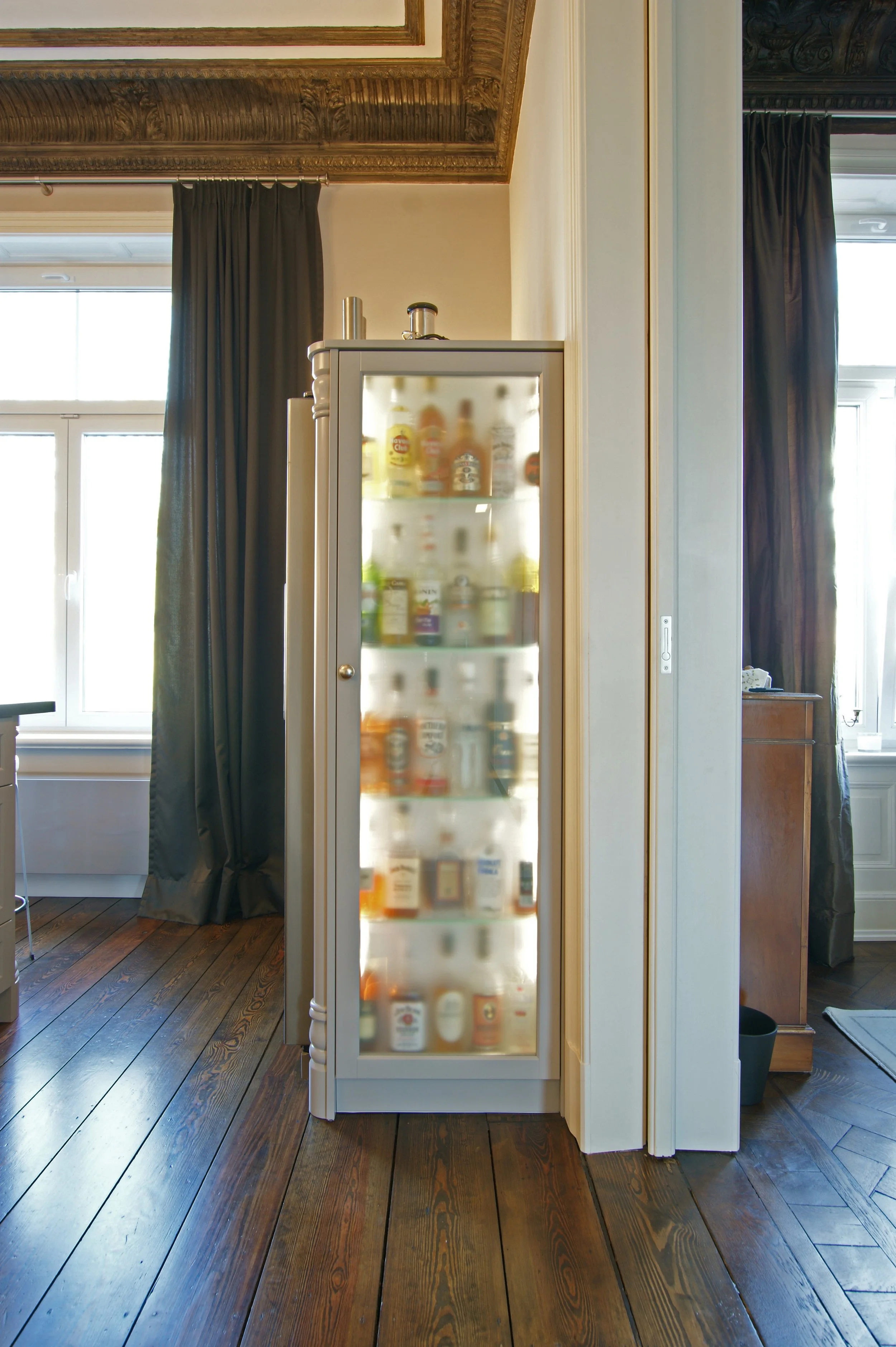 Beleuchteter Barschrank