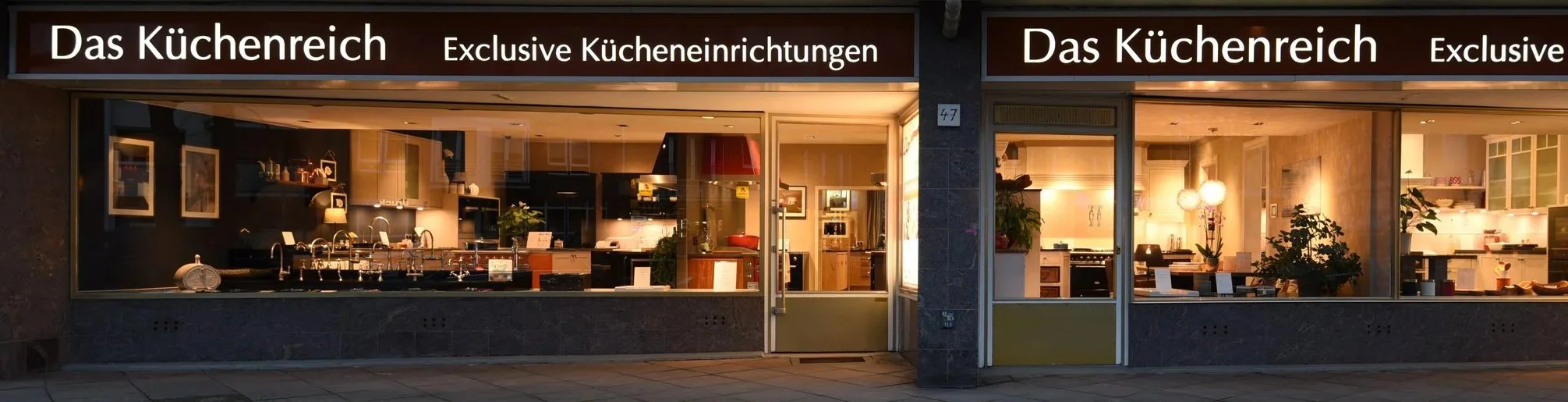Schaufenster des Küchenstudios "Das Küchenreich" am vorherigen Standort am Hofweg in Hamburg-Uhlenhorst.