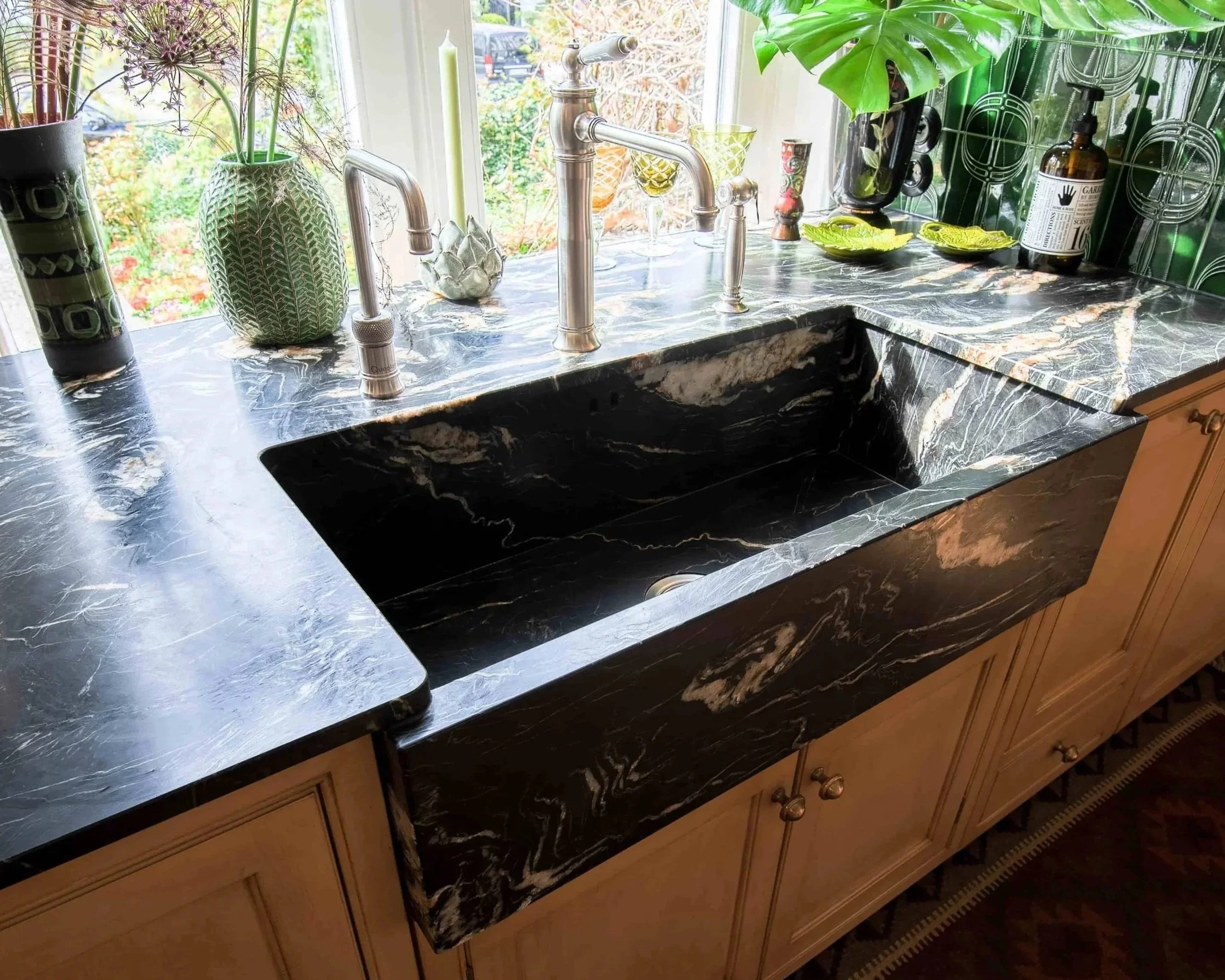 Black Mamba Granit Arbeitsplatte und Becken