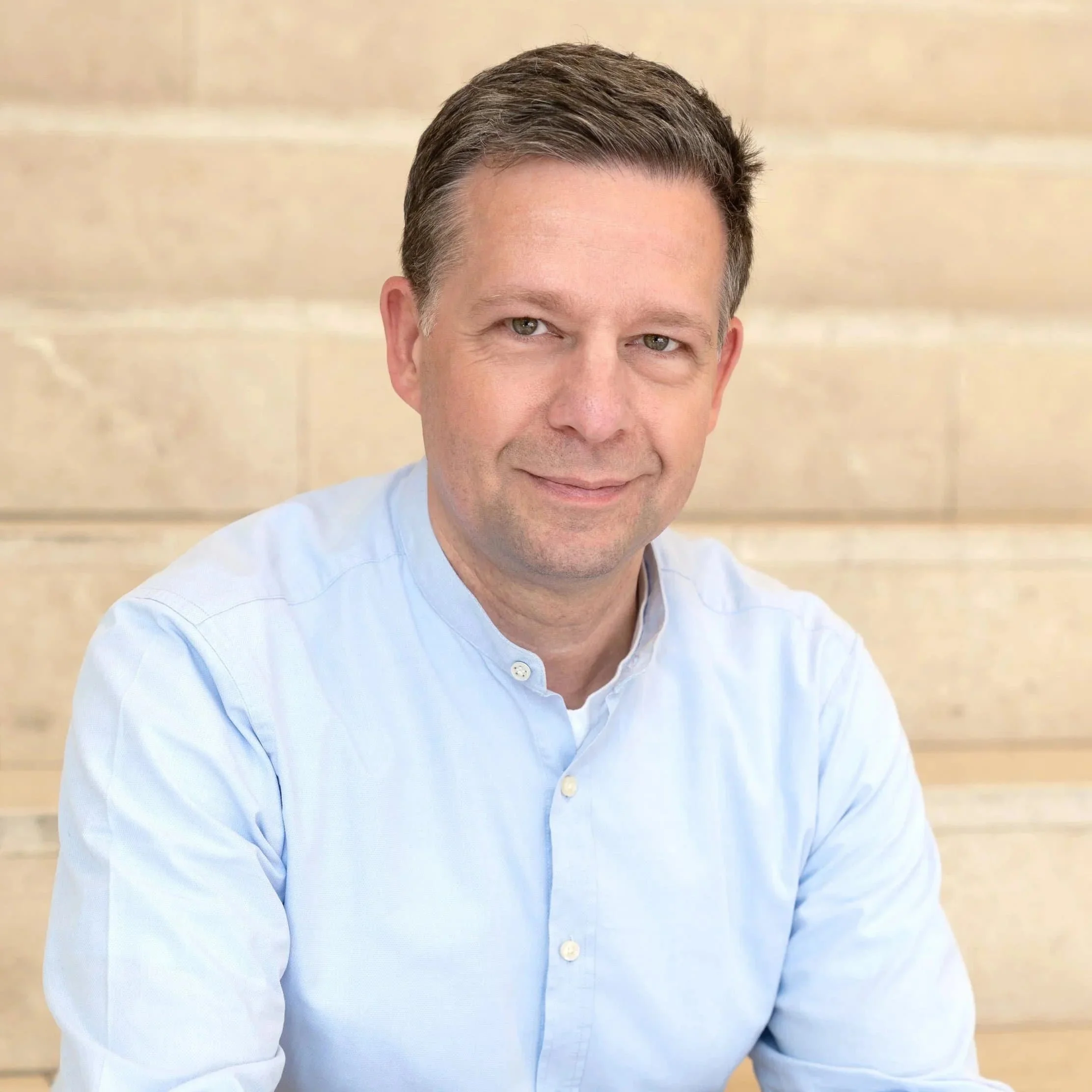 Portraitaufnahme von Marcus Rohrmann, dem Geschäftsführer von "Das Küchenreich"