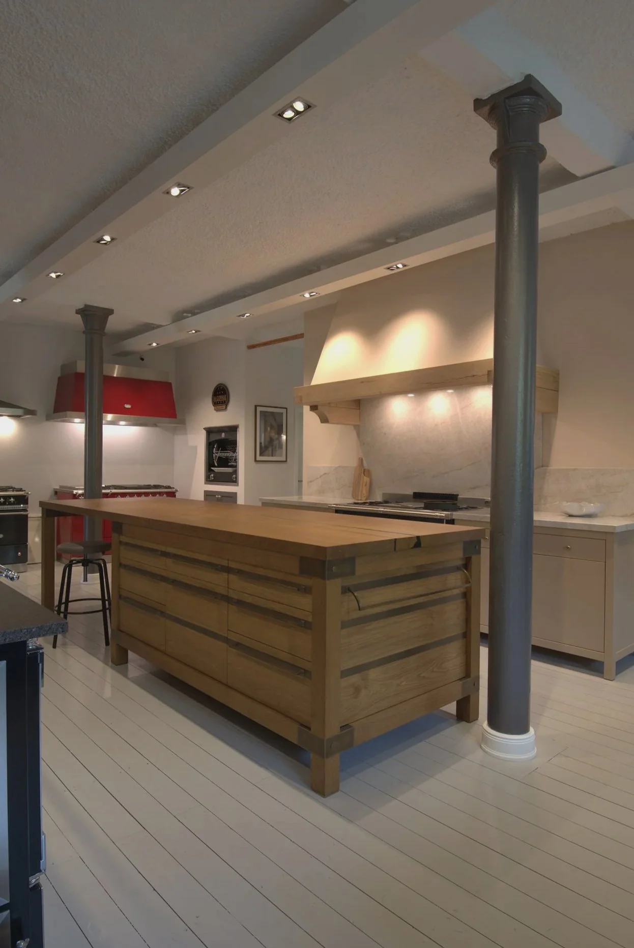 Kücheninsel Massivholz Eiche im Showroom bei Hamburg