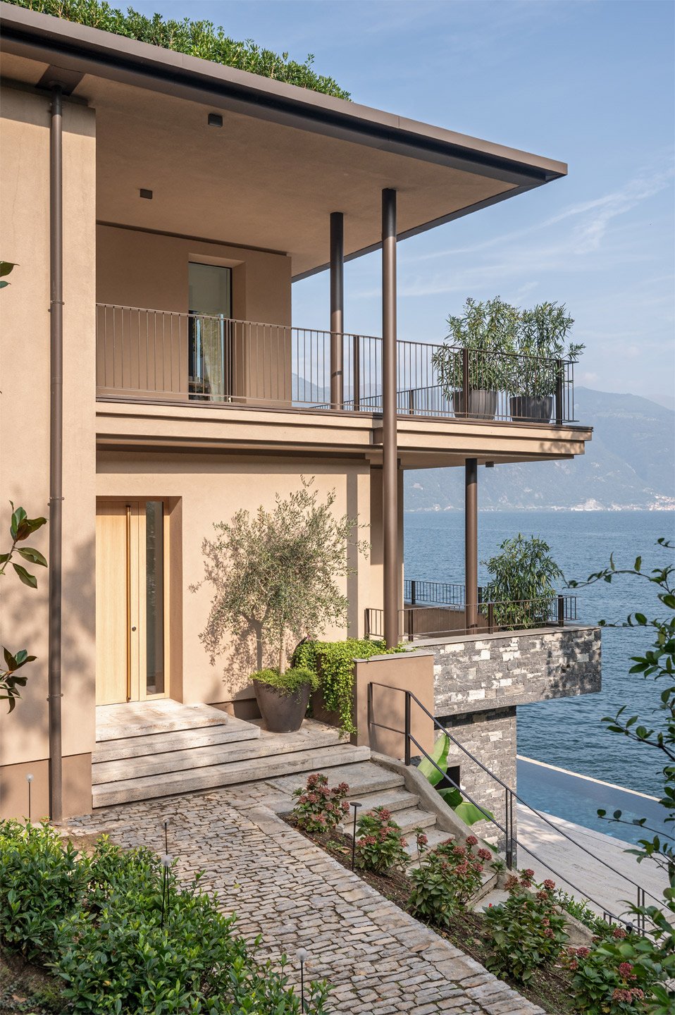 Renovation project of lakefront villa in Lake Como