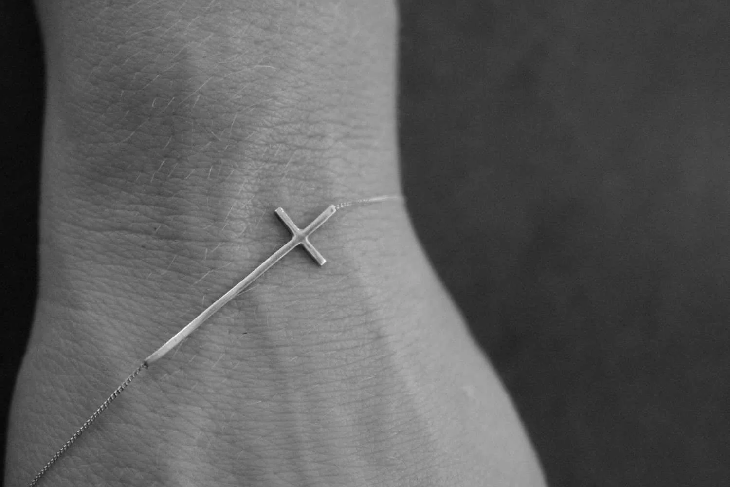 18+cross+bracelet+close+up+.jpg