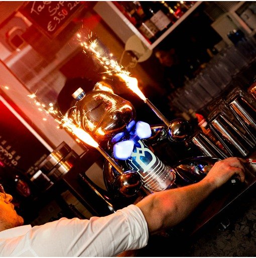 Dry January ist endlich vorbei und wir starten wieder mit Funny Wednesday Vibes 🙌🏻 Bottle Specials die ganze Nacht &ndash; weil &bdquo;nur ein Drink&ldquo; eh nie klappt. 🍾

#salzburg #watzmann #barkeeper #cultbarkeeper