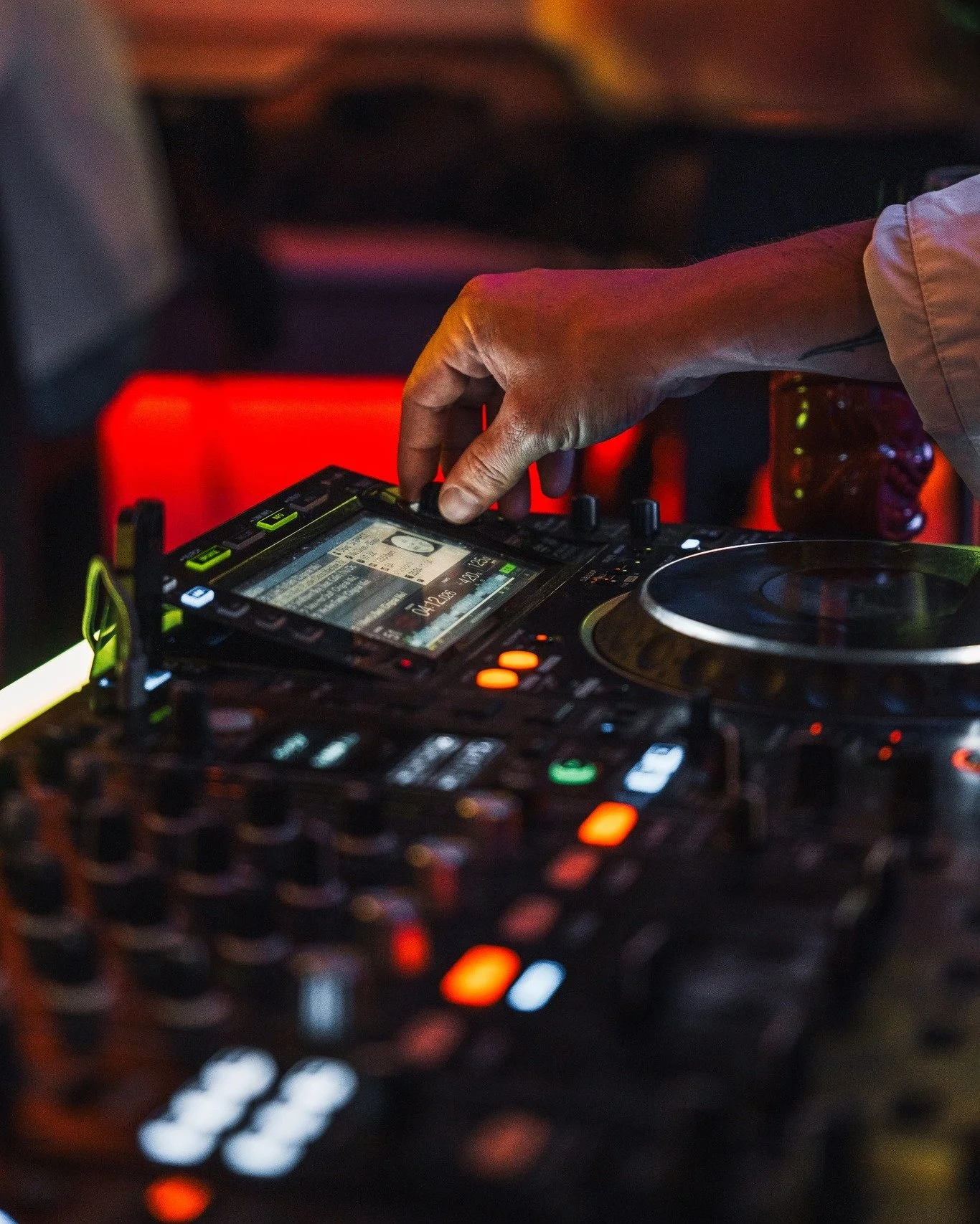 Every Friday &amp; Saturday Live-DJ im Watzmann. 🎧
Fresh beats, good drinks, good people.

#watzmann #watzmannsalzburg #bottlespecials #bottles #drinks #party #club