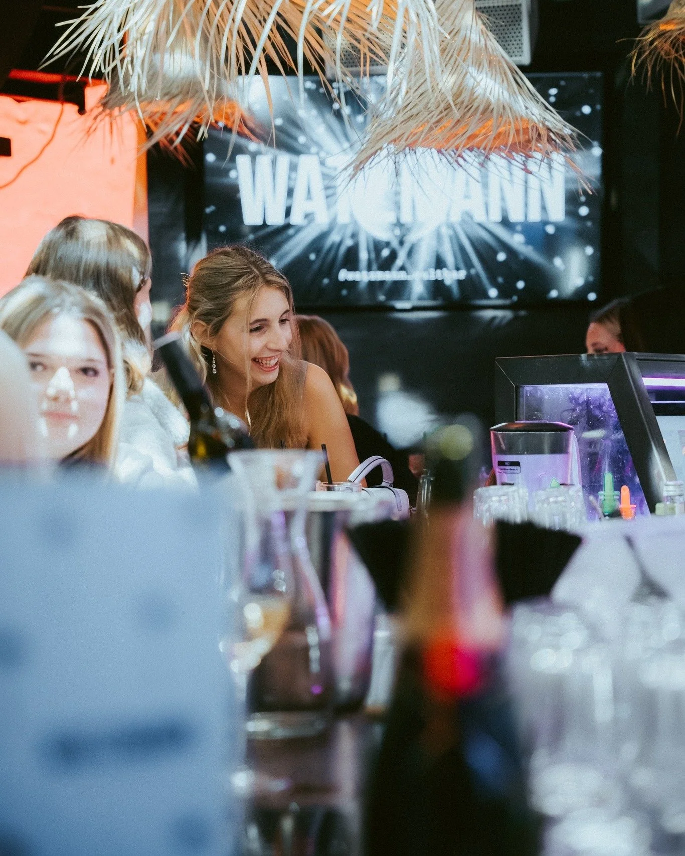 Less talking. More feeling. 

✨ Morgen wieder FUNNY WEDNESDAY ✨
COCKTAIL HAPPY HOUR | SHOTS 1+1 | BOTTLE SPECIALS

#watzmann #watzmannsalzburg #funnywednesday #schnittwoch #mittwoch #speicals